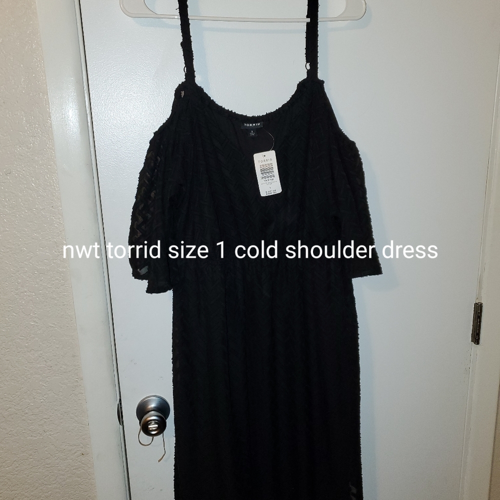 Torrid 1 nwt dress cold shoulder
